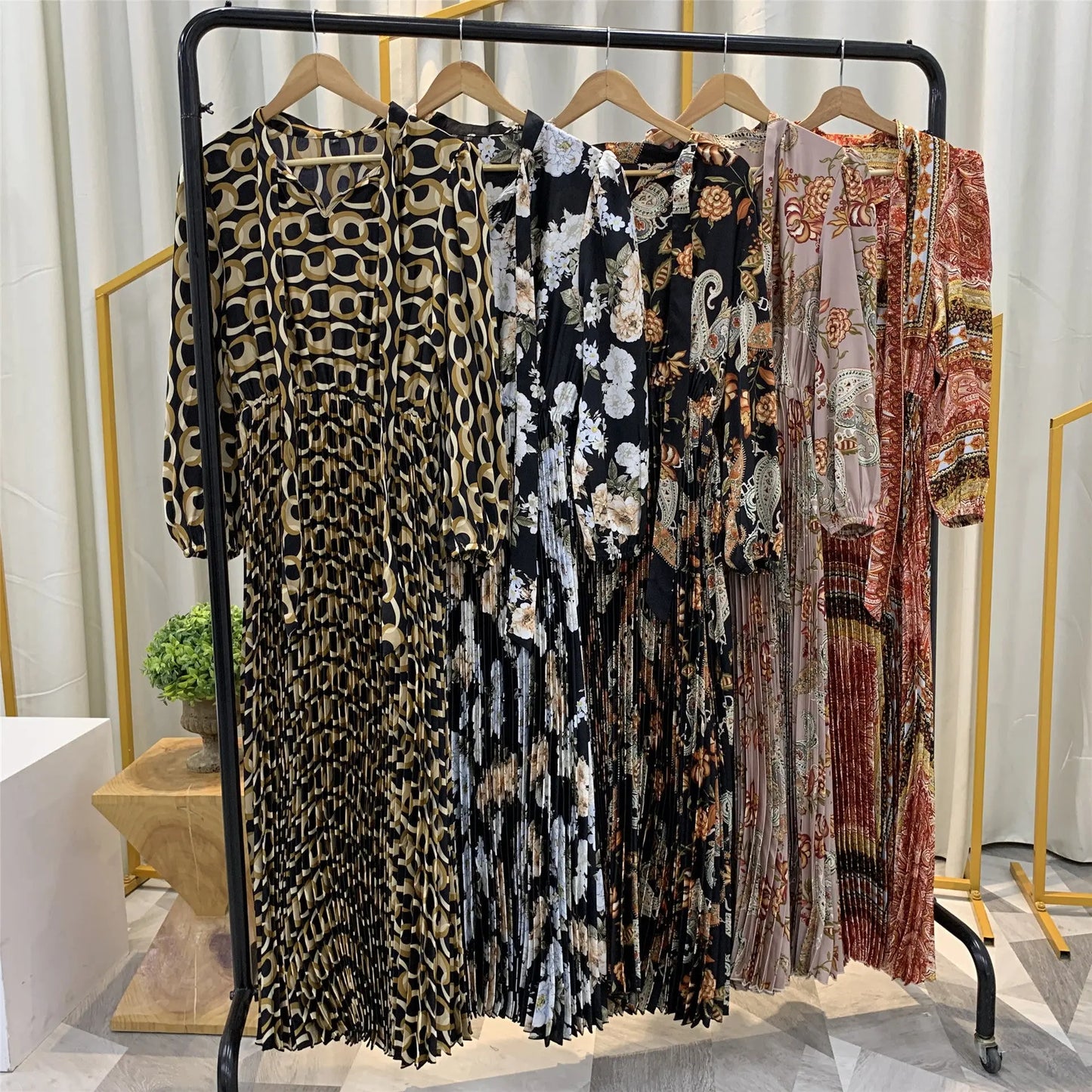 Muslim Dress With Printed Pleated Big Skirt null