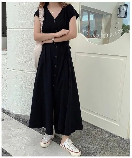 Loose and slimming long dresses null