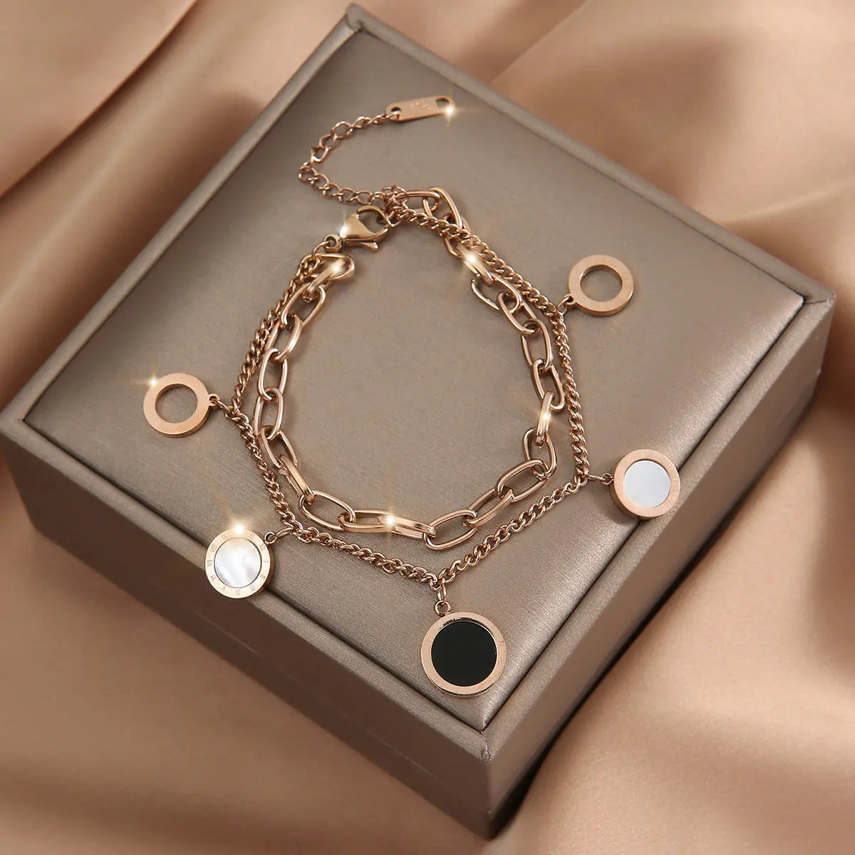 Light Luxury Roman Numeral Pendant Bracelet null