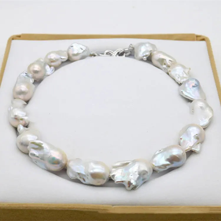 Women's Fashion Baroque Style Pearl Necklaces null
