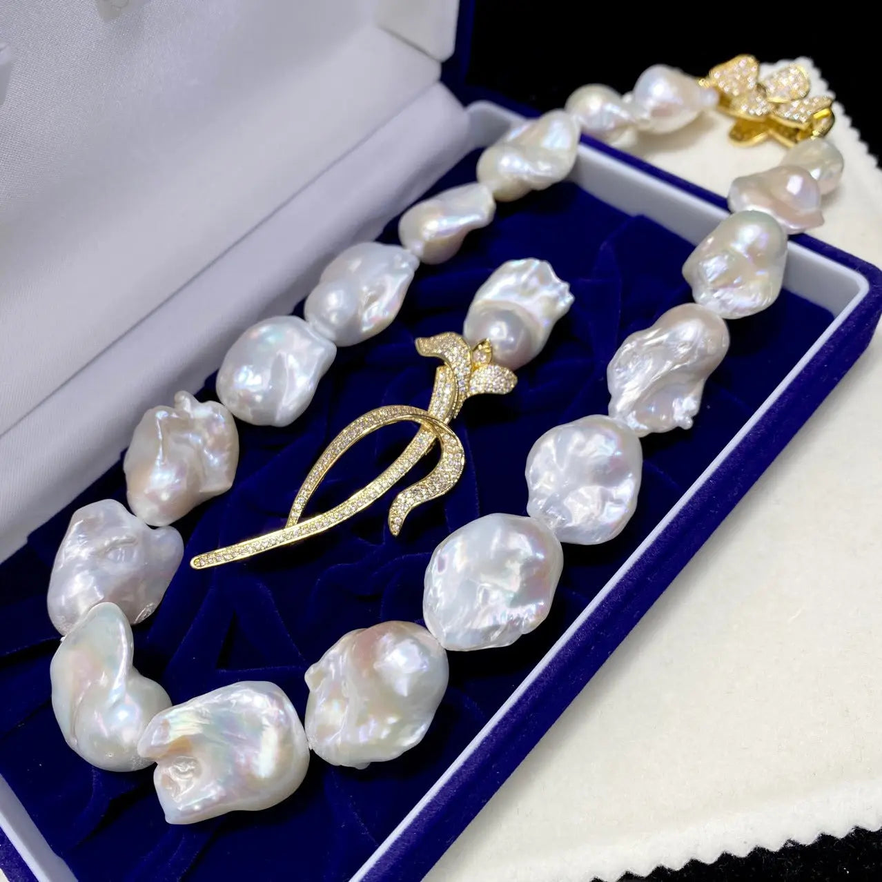 Natural Large Particle Baroque Shaped Freshwater Pearl Necklace For Women null