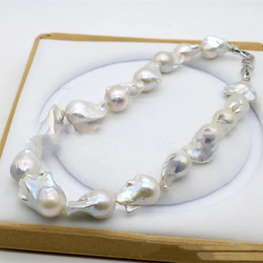Women's Fashion Baroque Style Pearl Necklaces null